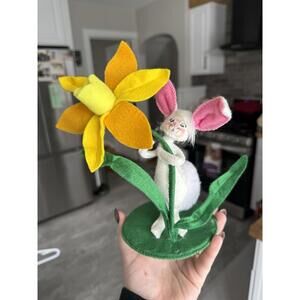 Annalee Easter Bunny Rabbit 2014 Spring Flower Daffodil